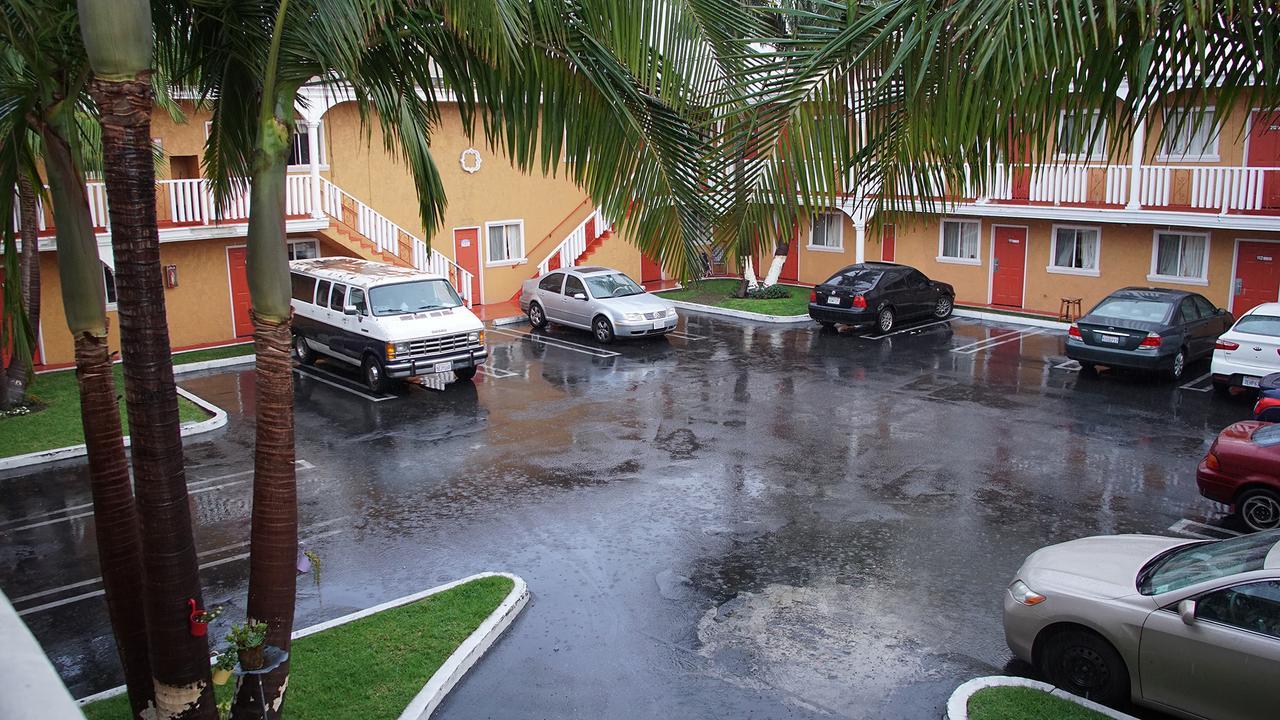 Paradise Inn And Suites — Photos 1